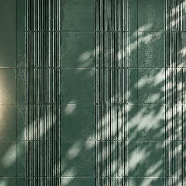 squares-baguettes-green-wall-ceramic.tile.webp